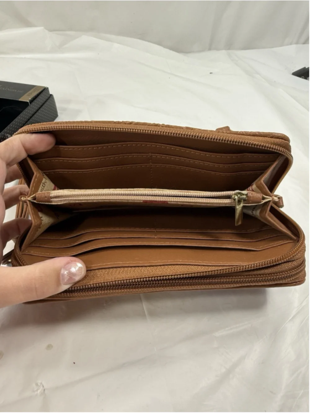 Stone Mountain Embossed Women's Leather Wallet NWT